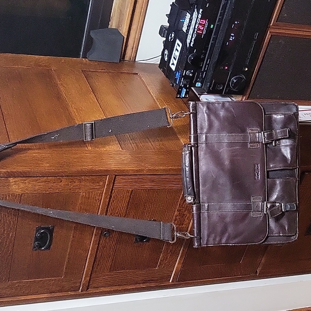 Kenneth Cole leather briefcase 💼